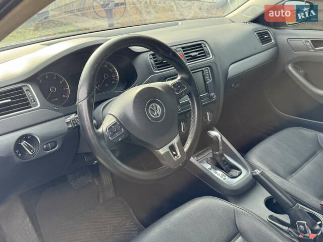 Серый Фольксваген Джетта, объемом двигателя 2.5 л и пробегом 215 тыс. км за 8500 $, фото 6 на Automoto.ua