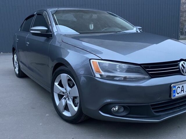 Серый Фольксваген Джетта, объемом двигателя 2.5 л и пробегом 152 тыс. км за 8800 $, фото 1 на Automoto.ua