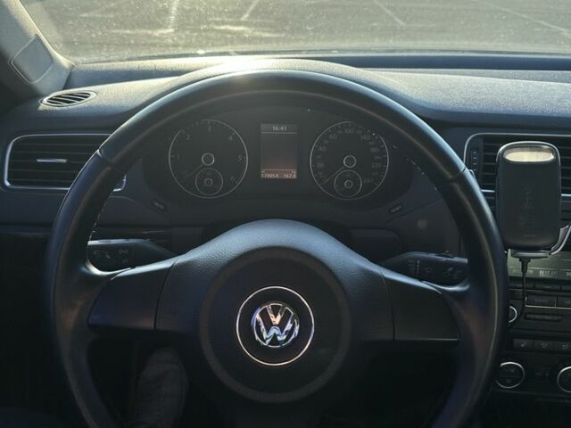 Сірий Фольксваген Джетта, об'ємом двигуна 2 л та пробігом 187 тис. км за 9999 $, фото 5 на Automoto.ua