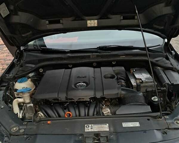 Сірий Фольксваген Джетта, об'ємом двигуна 2.48 л та пробігом 144 тис. км за 8500 $, фото 13 на Automoto.ua