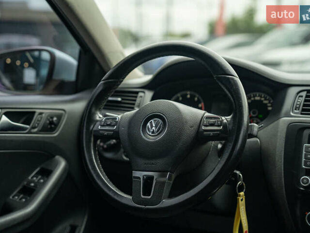 Серый Фольксваген Джетта, объемом двигателя 1.39 л и пробегом 122 тыс. км за 9900 $, фото 20 на Automoto.ua