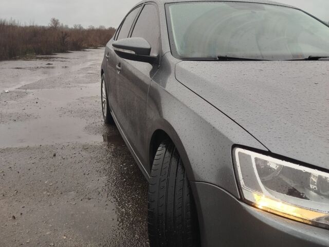 Серый Фольксваген Джетта, объемом двигателя 2.5 л и пробегом 290 тыс. км за 7600 $, фото 1 на Automoto.ua