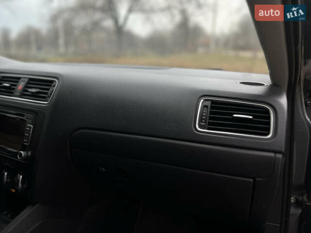 Серый Фольксваген Джетта, объемом двигателя 2.48 л и пробегом 226 тыс. км за 8700 $, фото 17 на Automoto.ua