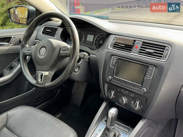 Серый Фольксваген Джетта, объемом двигателя 2.5 л и пробегом 215 тыс. км за 8500 $, фото 7 на Automoto.ua
