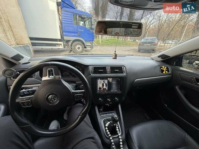 Серый Фольксваген Джетта, объемом двигателя 1.97 л и пробегом 145 тыс. км за 12000 $, фото 7 на Automoto.ua