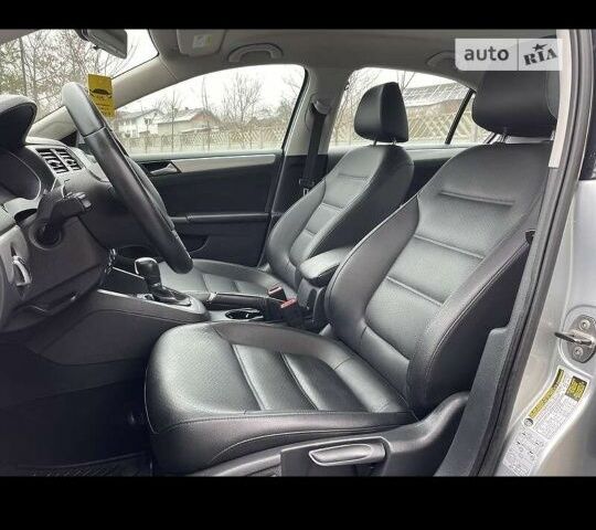 Серый Фольксваген Джетта, объемом двигателя 2.5 л и пробегом 220 тыс. км за 8300 $, фото 3 на Automoto.ua