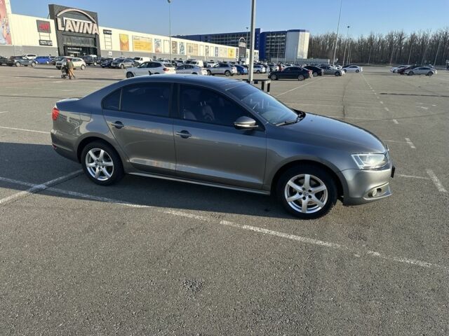 Сірий Фольксваген Джетта, об'ємом двигуна 2 л та пробігом 187 тис. км за 9999 $, фото 2 на Automoto.ua