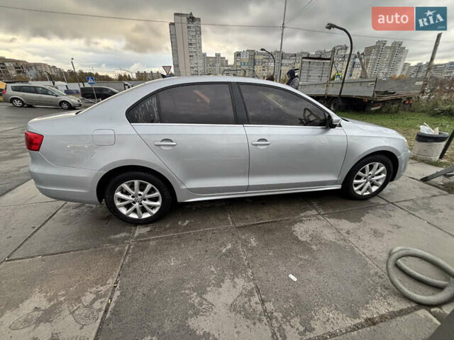 Фольксваген Джетта 2012 в Киеве на Automoto.ua Серый Фольксваген Джетта, объемом двигателя 2.48 л и пробегом 171 тыс. км за 7500 $, фото 13 на Automoto.ua