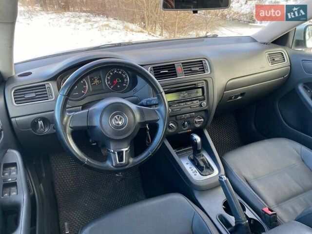 Серый Фольксваген Джетта, объемом двигателя 2.48 л и пробегом 250 тыс. км за 7000 $, фото 11 на Automoto.ua