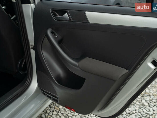 Серый Фольксваген Джетта, объемом двигателя 1.39 л и пробегом 122 тыс. км за 9900 $, фото 34 на Automoto.ua