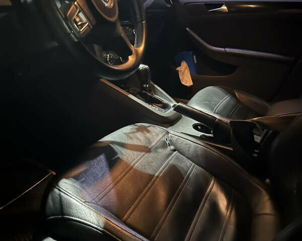 Серый Фольксваген Джетта, объемом двигателя 1.97 л и пробегом 187 тыс. км за 9900 $, фото 20 на Automoto.ua