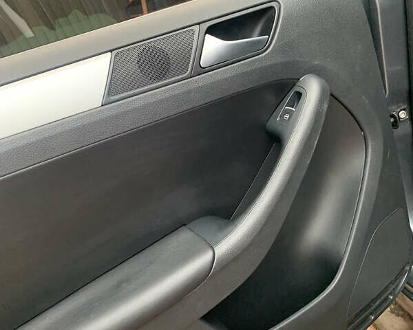 Сірий Фольксваген Джетта, об'ємом двигуна 2.5 л та пробігом 279 тис. км за 7200 $, фото 10 на Automoto.ua