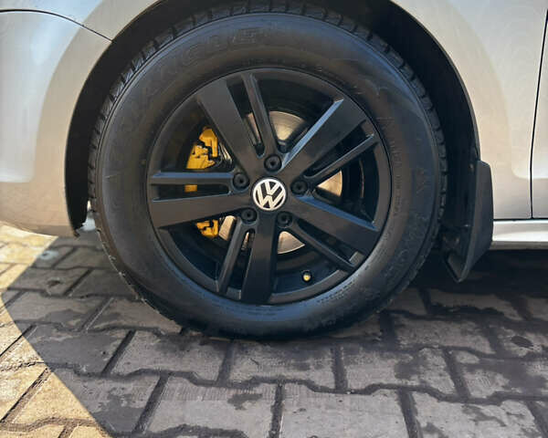 Серый Фольксваген Джетта, объемом двигателя 2 л и пробегом 275 тыс. км за 11000 $, фото 14 на Automoto.ua