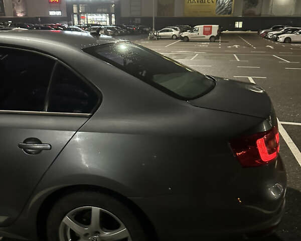 Серый Фольксваген Джетта, объемом двигателя 1.97 л и пробегом 187 тыс. км за 9900 $, фото 5 на Automoto.ua