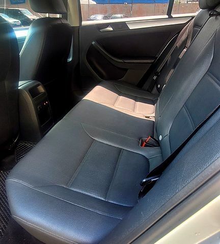 Серый Фольксваген Джетта, объемом двигателя 2.5 л и пробегом 210 тыс. км за 7700 $, фото 4 на Automoto.ua