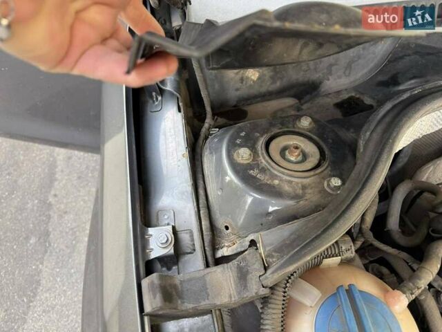 Серый Фольксваген Джетта, объемом двигателя 1.97 л и пробегом 145 тыс. км за 12000 $, фото 24 на Automoto.ua