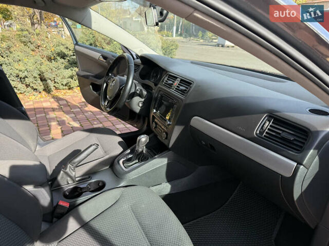 Фольксваген Джетта 2012 в Одессе на Automoto.ua Серый Фольксваген Джетта, объемом двигателя 1.4 л и пробегом 189 тыс. км за 8800 $, фото 37 на Automoto.ua