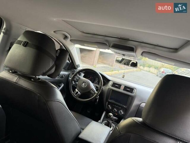 Серый Фольксваген Джетта, объемом двигателя 1.97 л и пробегом 145 тыс. км за 12000 $, фото 14 на Automoto.ua