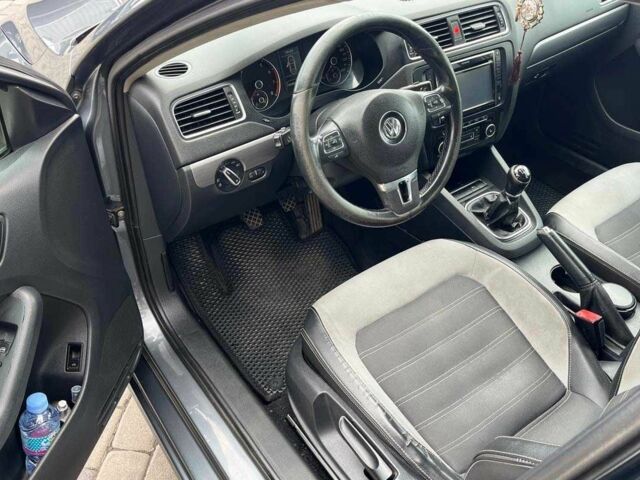 Серый Фольксваген Джетта, объемом двигателя 1.4 л и пробегом 290 тыс. км за 8990 $, фото 10 на Automoto.ua