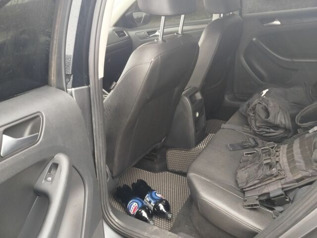 Серый Фольксваген Джетта, объемом двигателя 2.5 л и пробегом 290 тыс. км за 7600 $, фото 16 на Automoto.ua