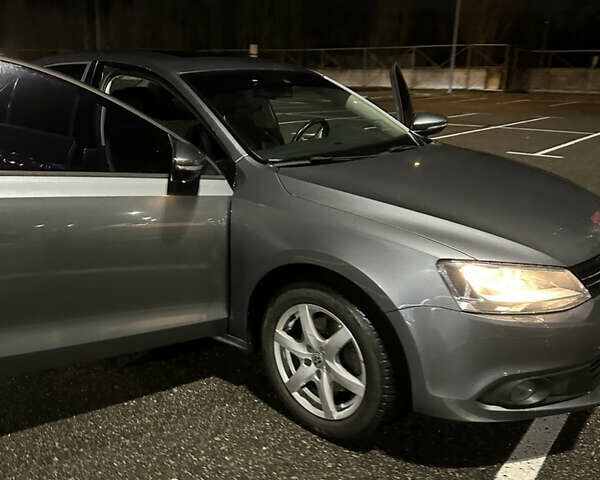 Серый Фольксваген Джетта, объемом двигателя 1.97 л и пробегом 187 тыс. км за 9900 $, фото 2 на Automoto.ua