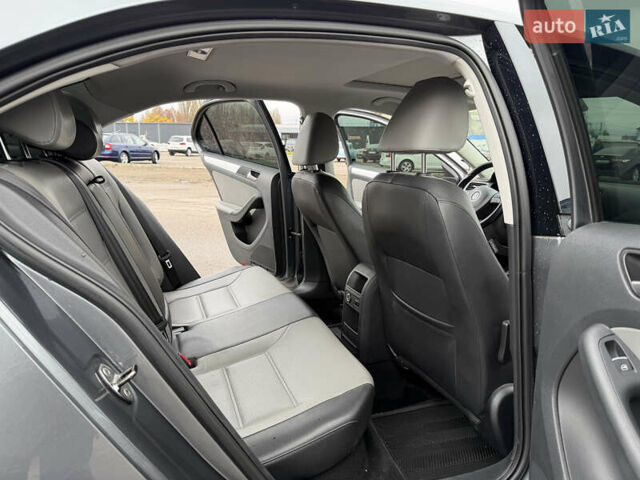 Серый Фольксваген Джетта, объемом двигателя 1.4 л и пробегом 225 тыс. км за 9200 $, фото 24 на Automoto.ua