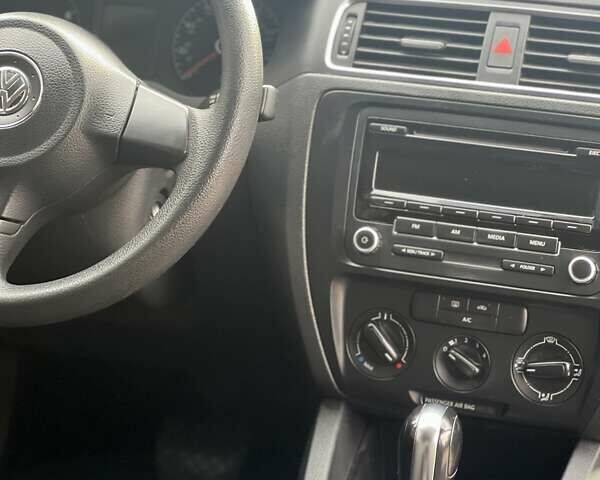 Сірий Фольксваген Джетта, об'ємом двигуна 2 л та пробігом 142 тис. км за 8000 $, фото 12 на Automoto.ua