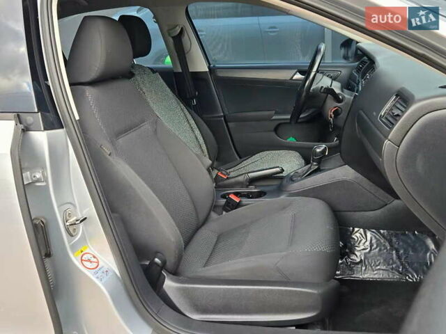 Серый Фольксваген Джетта, объемом двигателя 1.4 л и пробегом 154 тыс. км за 7600 $, фото 18 на Automoto.ua