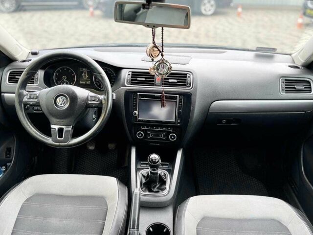 Серый Фольксваген Джетта, объемом двигателя 1.4 л и пробегом 290 тыс. км за 8990 $, фото 16 на Automoto.ua