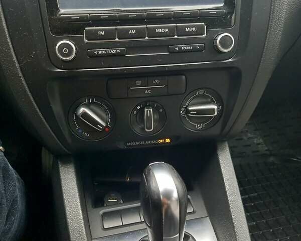 Серый Фольксваген Джетта, объемом двигателя 2.5 л и пробегом 210 тыс. км за 7600 $, фото 6 на Automoto.ua