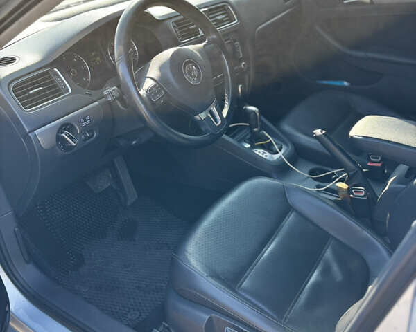 Серый Фольксваген Джетта, объемом двигателя 2 л и пробегом 275 тыс. км за 11000 $, фото 16 на Automoto.ua