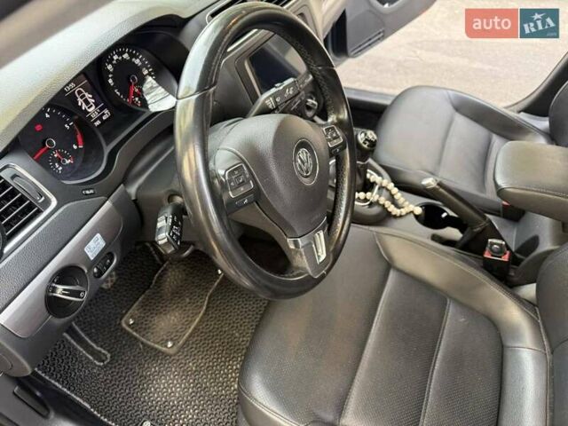 Серый Фольксваген Джетта, объемом двигателя 1.97 л и пробегом 145 тыс. км за 12000 $, фото 11 на Automoto.ua