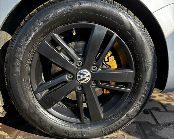 Серый Фольксваген Джетта, объемом двигателя 2 л и пробегом 275 тыс. км за 11000 $, фото 5 на Automoto.ua