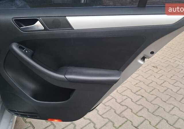 Сірий Фольксваген Джетта, об'ємом двигуна 2.5 л та пробігом 312 тис. км за 7700 $, фото 14 на Automoto.ua