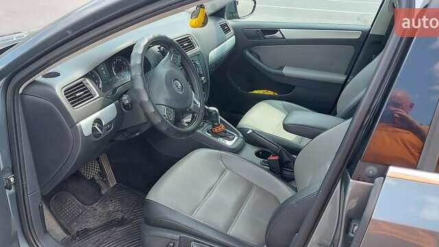 Серый Фольксваген Джетта, объемом двигателя 1.4 л и пробегом 250 тыс. км за 10450 $, фото 8 на Automoto.ua