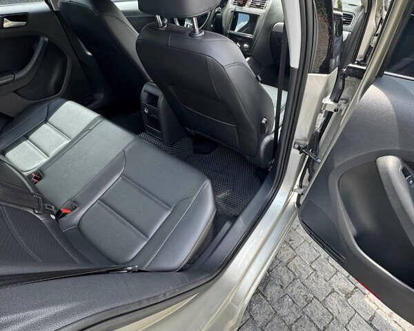 Серый Фольксваген Джетта, объемом двигателя 2.5 л и пробегом 230 тыс. км за 9200 $, фото 7 на Automoto.ua