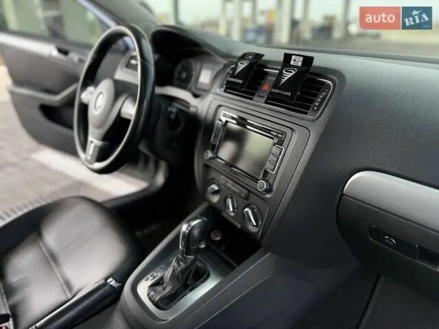 Сірий Фольксваген Джетта, об'ємом двигуна 1.8 л та пробігом 200 тис. км за 9500 $, фото 16 на Automoto.ua