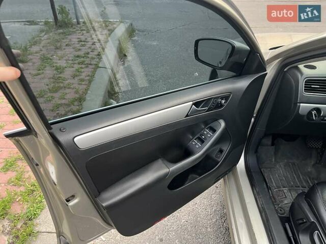 Сірий Фольксваген Джетта, об'ємом двигуна 2.48 л та пробігом 218 тис. км за 8900 $, фото 9 на Automoto.ua