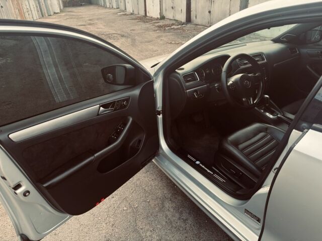 Серый Фольксваген Джетта, объемом двигателя 2.5 л и пробегом 208 тыс. км за 7999 $, фото 4 на Automoto.ua