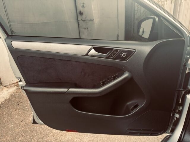 Серый Фольксваген Джетта, объемом двигателя 2.5 л и пробегом 208 тыс. км за 7999 $, фото 21 на Automoto.ua