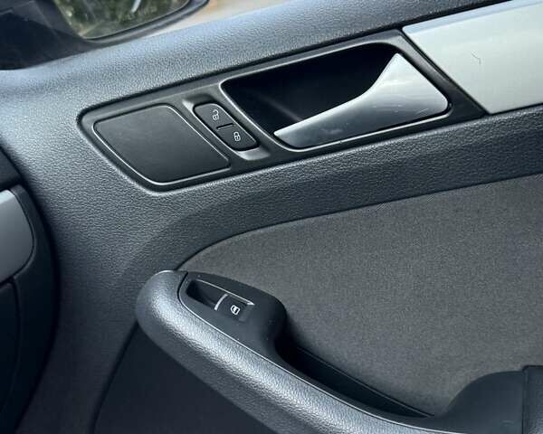 Сірий Фольксваген Джетта, об'ємом двигуна 1.98 л та пробігом 219 тис. км за 7999 $, фото 27 на Automoto.ua