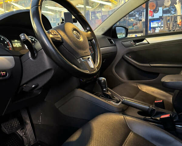 Фольксваген Джетта 2013 в Киеве на Automoto.ua Серый Фольксваген Джетта, объемом двигателя 1.8 л и пробегом 205 тыс. км за 7600 $, фото 9 на Automoto.ua