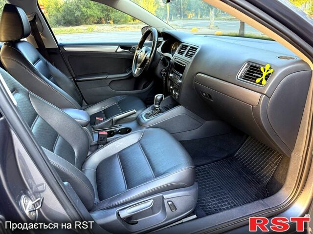 Серый Фольксваген Джетта, объемом двигателя 2 л и пробегом 270 тыс. км за 8200 $, фото 4 на Automoto.ua