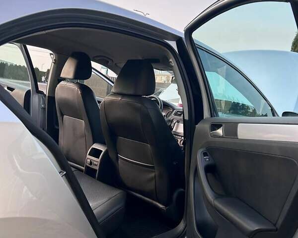 Серый Фольксваген Джетта, объемом двигателя 2.5 л и пробегом 162 тыс. км за 8500 $, фото 16 на Automoto.ua