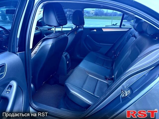 Серый Фольксваген Джетта, объемом двигателя 2.5 л и пробегом 211 тыс. км за 8000 $, фото 11 на Automoto.ua