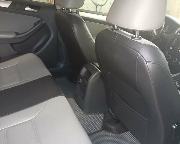 Серый Фольксваген Джетта, объемом двигателя 1.4 л и пробегом 264 тыс. км за 10000 $, фото 12 на Automoto.ua