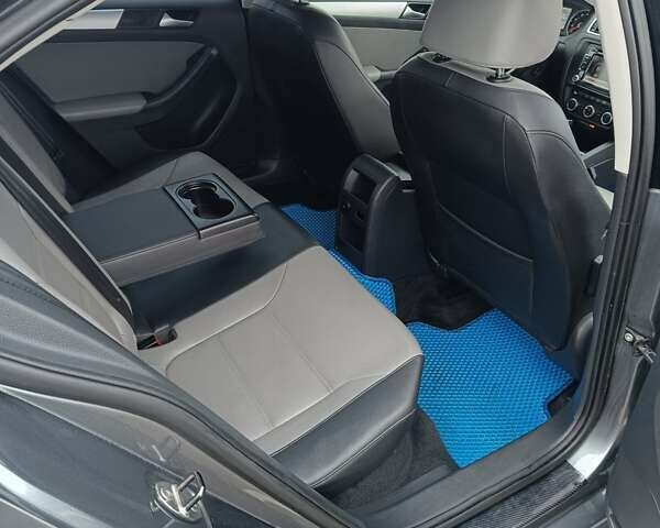 Серый Фольксваген Джетта, объемом двигателя 1.39 л и пробегом 128 тыс. км за 9500 $, фото 8 на Automoto.ua