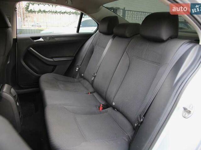 Сірий Фольксваген Джетта, об'ємом двигуна 2 л та пробігом 235 тис. км за 7500 $, фото 7 на Automoto.ua