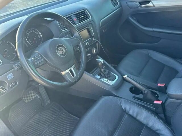 Фольксваген Джетта 2013 в Самборе на Automoto.ua Серый Фольксваген Джетта, объемом двигателя 2 л и пробегом 250 тыс. км за 10500 $, фото 6 на Automoto.ua