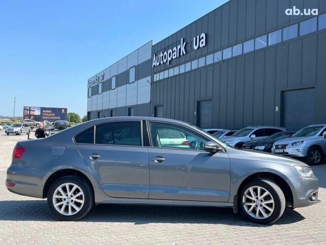 Серый Фольксваген Джетта, объемом двигателя 2 л и пробегом 352 тыс. км за 10240 $, фото 8 на Automoto.ua